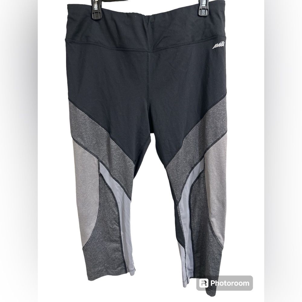 AVIA Athletic Cropped Leggings